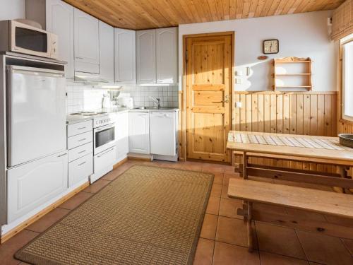 Holiday Home Tammukka i by Interhome in Akaslompolo