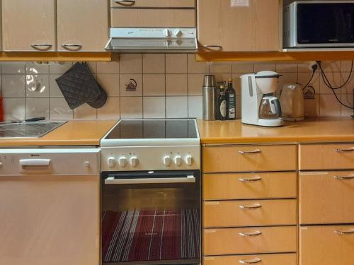 Holiday Home Hallanhelmi a paritalo by Interhome in ฮือรืนซาลมี