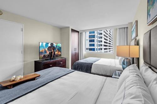 Ventur Gallery One Waterfront Heated Pool in Fort Lauderdale, USA