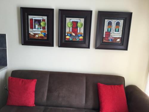 Standard Twin Room image 5