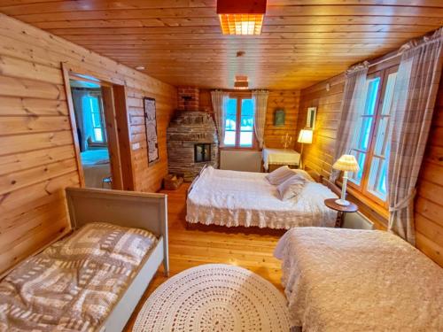 Holiday Home Laattajan hirsipirtti by Interhome in Hyrynsalmi