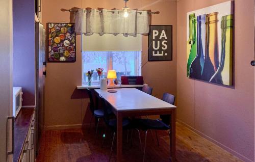 주방, 3 Bedroom Pet Friendly Home In Kristineberg in 보름셀레