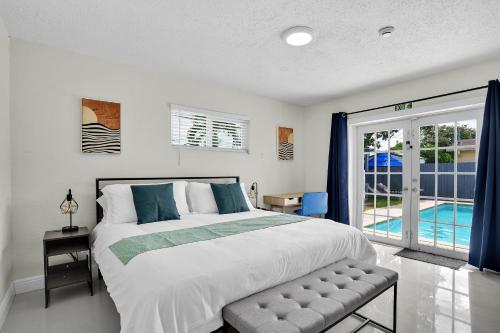 Ventur Oasis Lux Hollywood Private Pool Retreat in Hollywood, USA