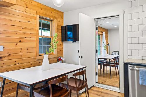 Lakeside Lodging in Lake George, USA