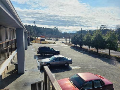 Deerfield Lodge in Acworth