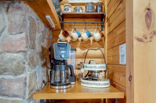Pet-Friendly Cabin with Loft 5 Mi to Lake Lure! in Lake Lure, USA