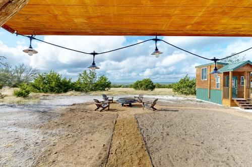 Romantic Tiny House w/ Views in Harper! in Mountain Home (TX)