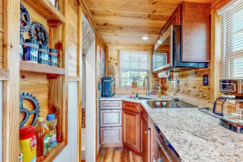 Romantic Tiny House w/ Views in Harper! in Mountain Home (TX)