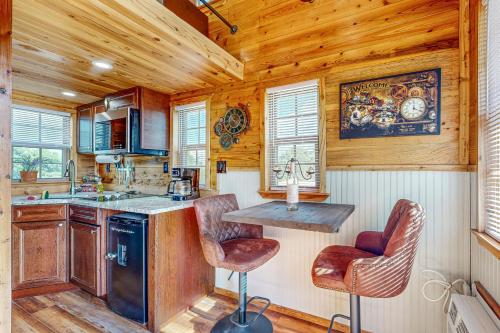 Romantic Tiny House w/ Views in Harper! in Mountain Home (TX)