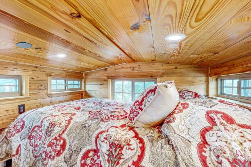 Romantic Tiny House w/ Views in Harper! in Mountain Home (TX)