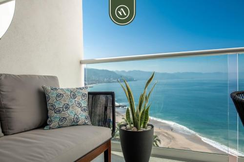 Elegant 1 BR Condo - Beachfront - Pools - King