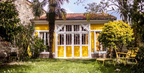 Maison d'invité au coeur d'un jardin
