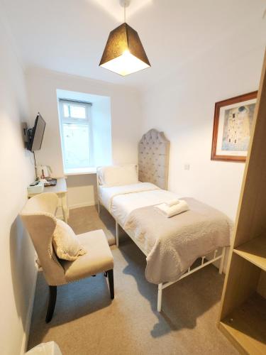 Chambre individuelle, salle de bain extérieure