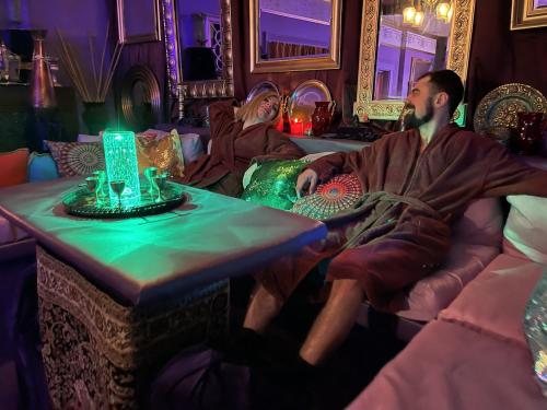 Overnight Escape Room - Genie Romance Micro-Resort in Fulton (IL)