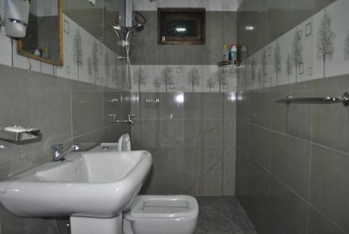 Dinu Villa - image 2