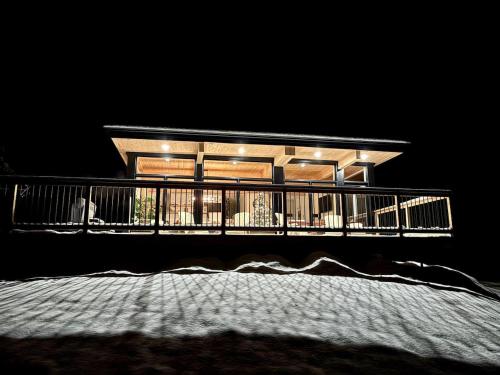 Luxe Mountain Escape - Hot Tub - Fireplace - Cozy in Saint Adolphe D'Howard (QC)