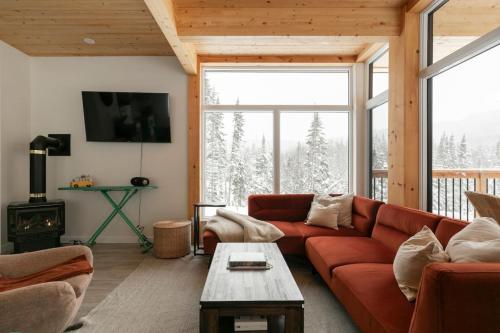 Luxe Mountain Escape - Hot Tub - Fireplace - Cozy in Saint Adolphe D'Howard (QC)