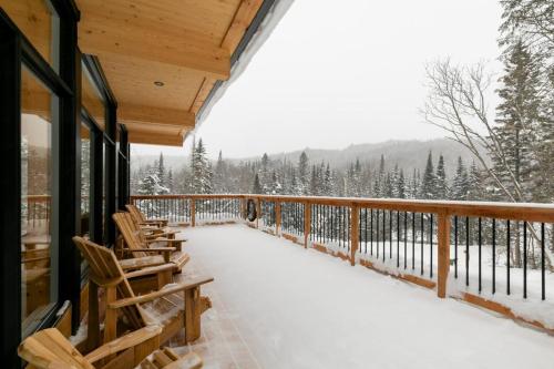 Luxe Mountain Escape - Hot Tub - Fireplace - Cozy in Saint Adolphe D'Howard (QC)