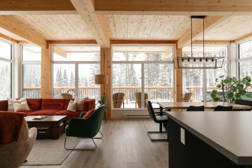 Luxe Mountain Escape - Hot Tub - Fireplace - Cozy in Saint Adolphe D'Howard (QC)
