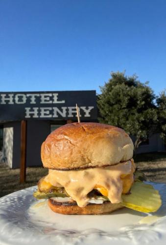 餐廳, Hotel Henry Cafe and Bar in 布蘭科 (TX)