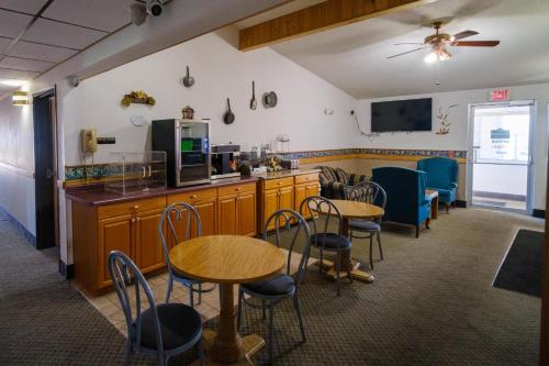Westwood Inn & Suites - Kimball - image 32