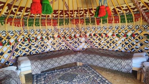 Yurt Camp Ali-Nur, Lake Song-Kul , Kyrgyzstan, Юрточный лагерь Али Нур, на берегу озера Сон Кол (Yurt Camp Ali-Nur, Lake Song-Kul , Kyrgyzstan, Юрточныи лагерь Али Нур, на берегу озера Сон Кол) in Tuz