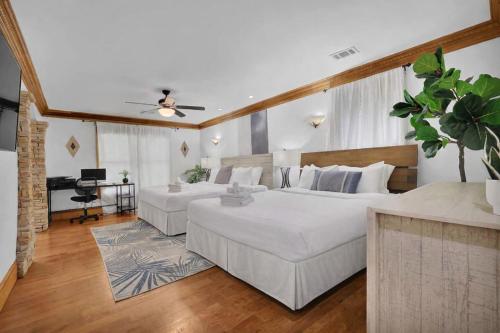 Big 6BR,4BA Home w 10-Car Parking for CrewsGrps in Brookhaven