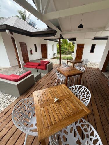 MOOREA CHILL and BEACH LODGE in Moorea Island