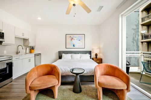 FIFA 2026 Stay - King Studio Getaway! Prime Location, Balcony, Gym - 2 min from Mercedes Benz Stadiu in SoNo District