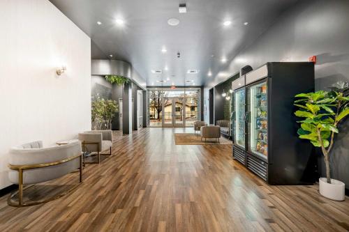 FIFA 2026 Stay - King Studio Getaway! Prime Location, Balcony, Gym - 2 min from Mercedes Benz Stadiu in SoNo District
