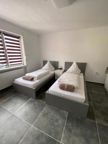 Modernes 1-Zimmer Apartment mit Küche und Bad in Merzig, Deutschland