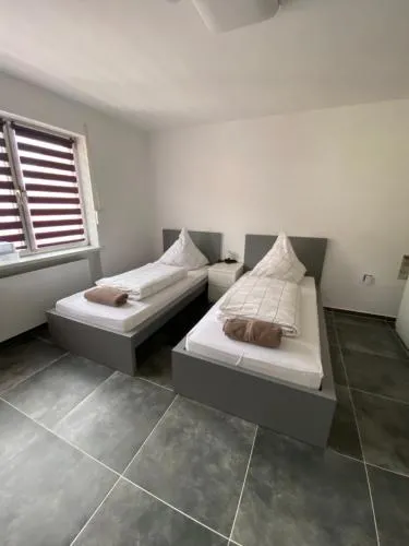 Modernes 1-Zimmer Apartment mit Küche und Bad in Merzig, Deutschland