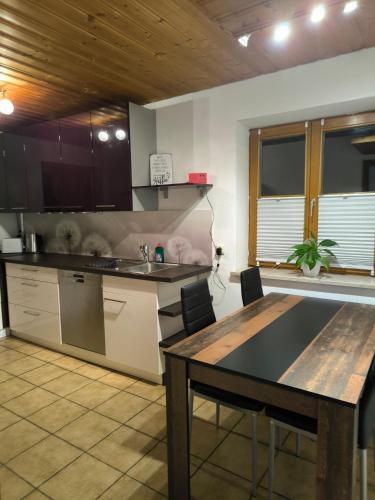 Geräumige Wohnung mit zwei Schlafzimmern und Balkon (Geraumige Wohnung mit zwei Schlafzimmern und Balkon) in Eching (Landshut)