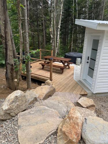 L'Évasion - Dôme avec spa en nature et accès au lac (L'Evasion - Dome avec spa en nature et acces au lac) in St Zenon (QC)