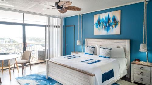Sands Harbor Resort and Marina Room Type - Premier King Room