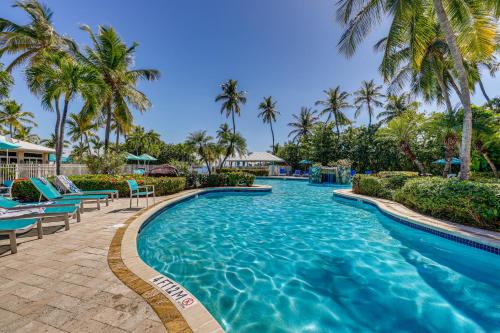 Walk to Beach: St Thomas Condo w/ Balconies in Nazareth