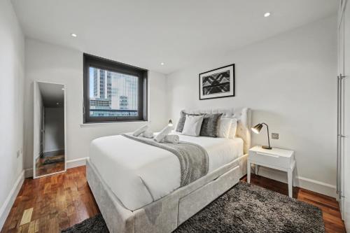 Canary Wharf Riverside Duplex - image 8