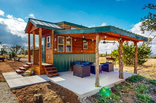 Modern Tiny House in Hill Country w/ Covered Patio in Mountain Home (TX)