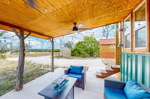 Modern Tiny House in Hill Country w/ Covered Patio in Mountain Home (TX)
