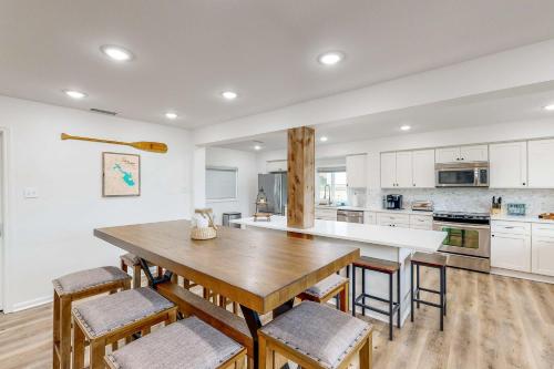Edgewater Way in Onalaska, USA