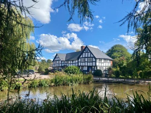 Historic Tudor House in rural Hereford - inc breakfast - Bringsty