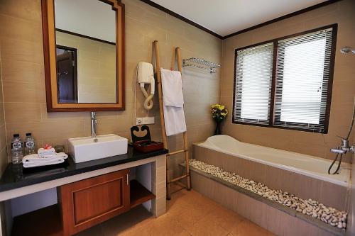 room detail thumbnail 2