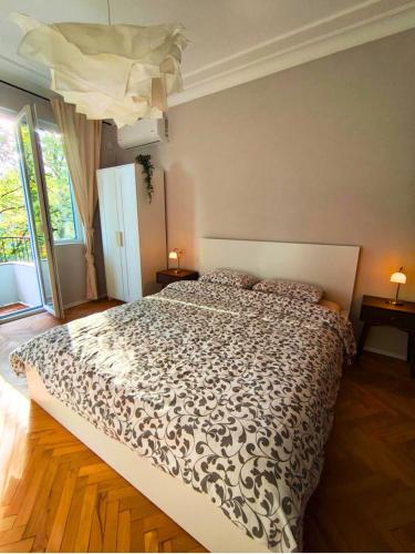 Serenity and cosy Lodge, next to NDK!, Sofia
