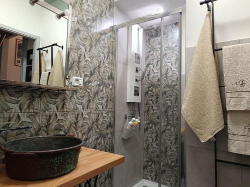 Ванна кімната, lovely vintage apartment in Турін