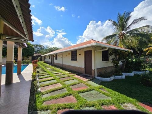 Cabañas la Familia (Cabanas la Familia) in 新哥剛拿