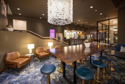 ล็อบบี้, โรงแรมโคสต์ บาสชั่น (Coast Bastion Hotel) in นาไนโม (BC)