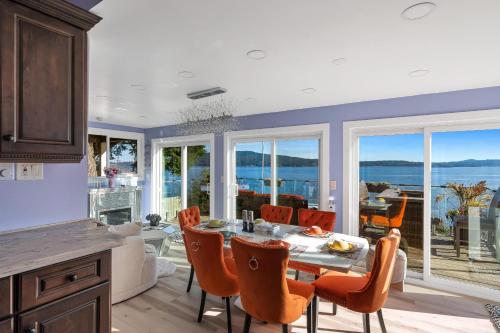 Stunning oceanfront home 4br3b sunrise beachcombing near Bamberton Park in Brentwood Bay