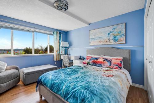 Stunning oceanfront home 4br3b sunrise beachcombing near Bamberton Park in Brentwood Bay