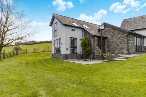 Iekārtas, 2 Bed in Caersws oc-waa322 in Trefeglwys