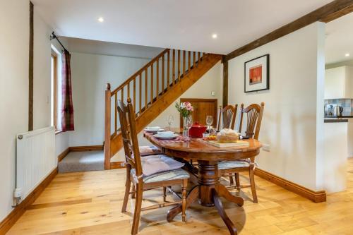 Iekārtas, 2 Bed in Caersws oc-waa345 in Trefeglwys